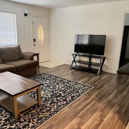 Lovely 1Bed,1Bath Condo With Free Parking Fresno Bagian luar foto