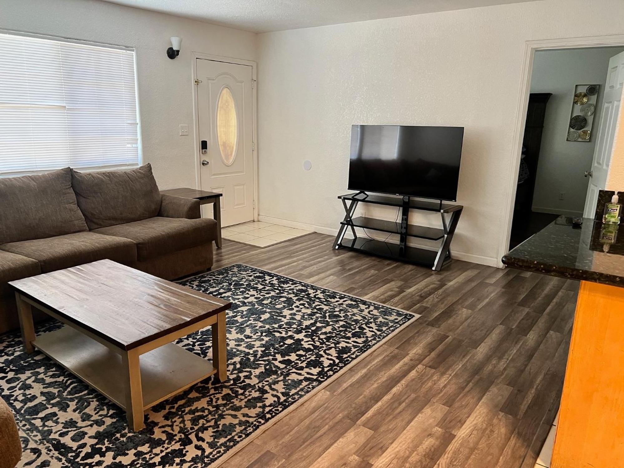 Lovely 1Bed,1Bath Condo With Free Parking Fresno Bagian luar foto